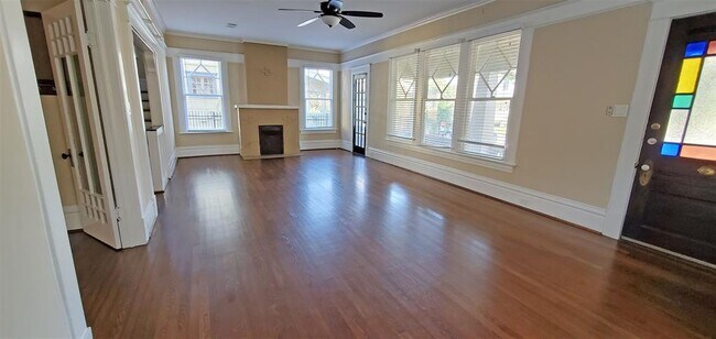 808 W Main St in Houston, TX - Foto de edificio - Building Photo