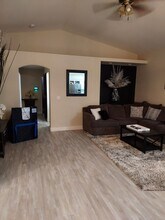 725 Naples St in Lemoore, CA - Building Photo - Building Photo
