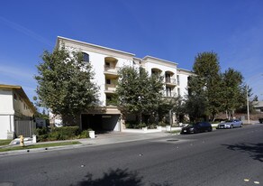 333 N Hill Ave in Pasadena, CA - Building Photo