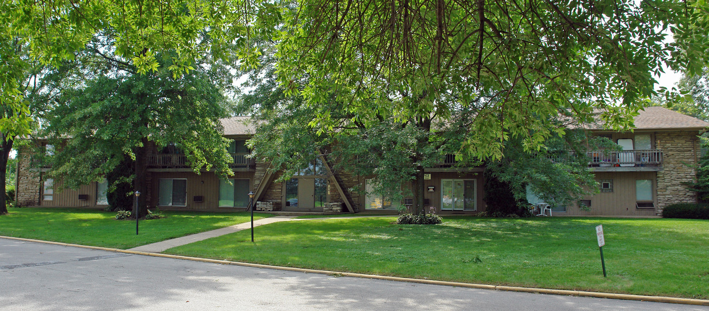 Arrowhead Apartments in Algonquin, IL - Foto de edificio