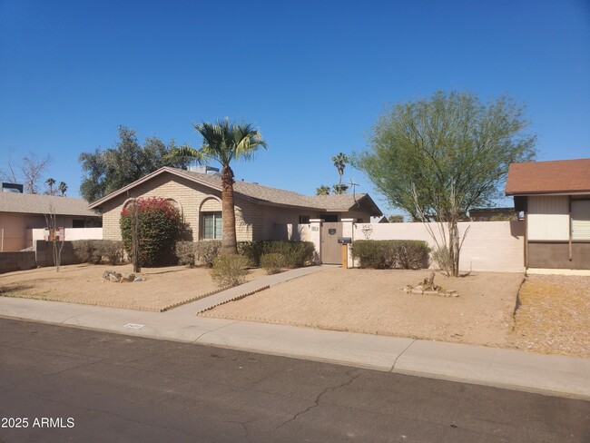 3430 W Mandalay Ln in Phoenix, AZ - Building Photo - Building Photo