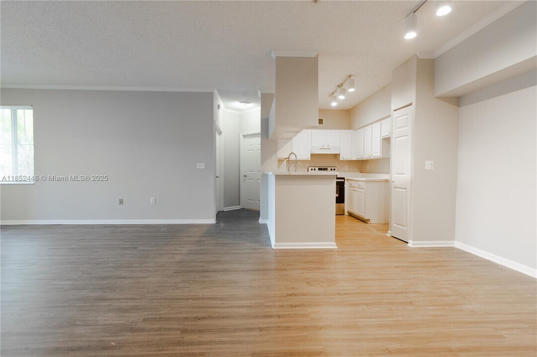 11611 W Atlantic Blvd in Coral Springs, FL - Building Photo