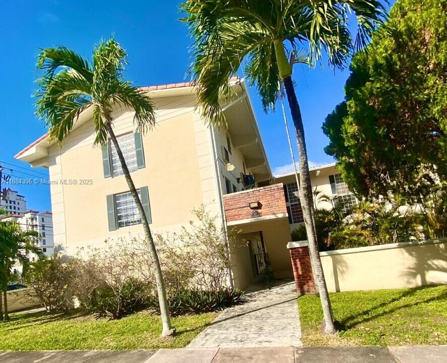 49 Navarre Ave in Coral Gables, FL - Foto de edificio