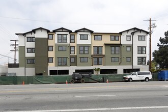 Arlington Square in Los Angeles, CA - Foto de edificio - Building Photo
