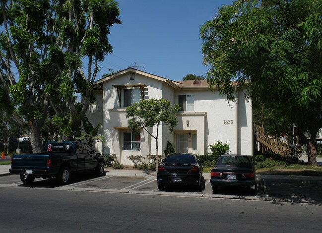 1633 S Calle Del Mar in Anaheim, CA - Foto de edificio - Building Photo