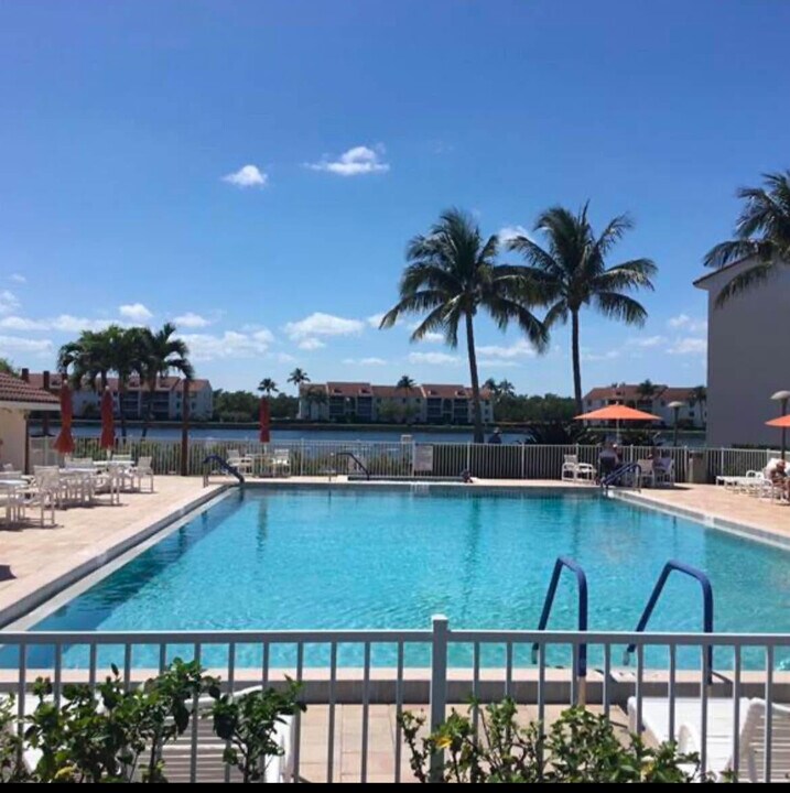 4492 NE Ocean Blvd in Jensen Beach, FL - Building Photo