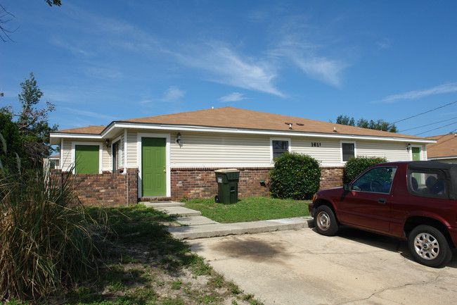 1611 Green Briar Pky in Gulf Breeze, FL - Building Photo - Building Photo