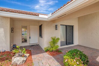 21065 Escondido Way N in Boca Raton, FL - Building Photo - Building Photo