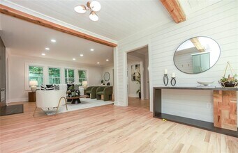 2908 N Hills Dr NE in Atlanta, GA - Building Photo - Building Photo