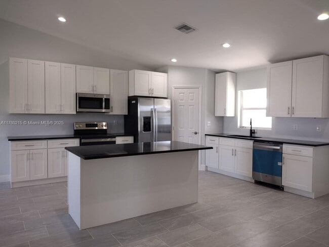 400 Carter St in La Belle, FL - Building Photo - Building Photo