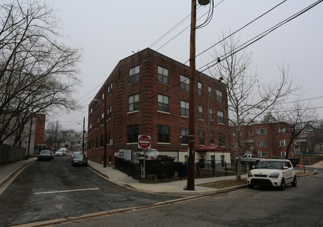 700 Madison St NW in Washington, DC - Building Photo - Building Photo