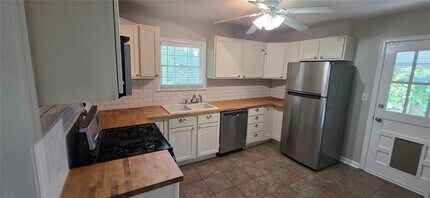 2002 E Camellia Dr in Decatur, GA - Building Photo - Building Photo