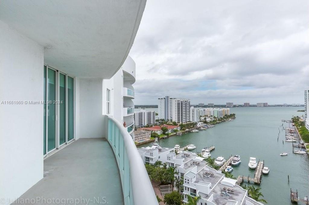 7900 Harbor Island Dr, Unit 1508 in North Bay Village, FL - Foto de edificio