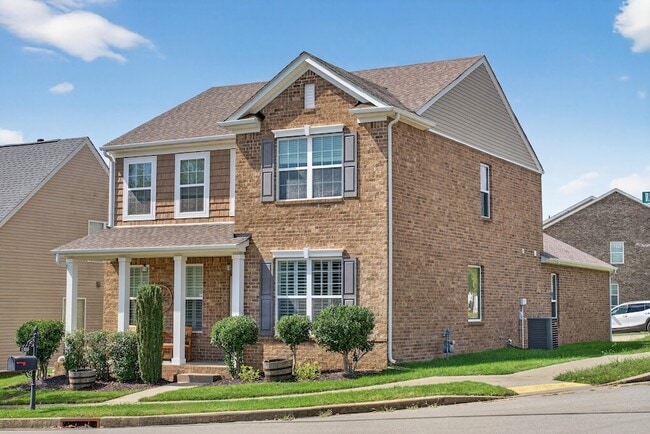 1300 Riverbirch Way in Nashville, TN - Foto de edificio - Building Photo