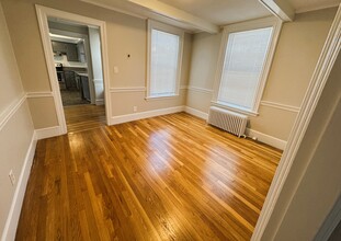 9 Arlington St, Unit 1 in Reading, MA - Building Photo - Building Photo
