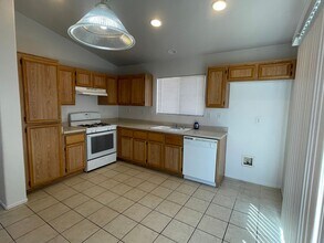 14735 Sandstone St in Adelanto, CA - Building Photo - Building Photo