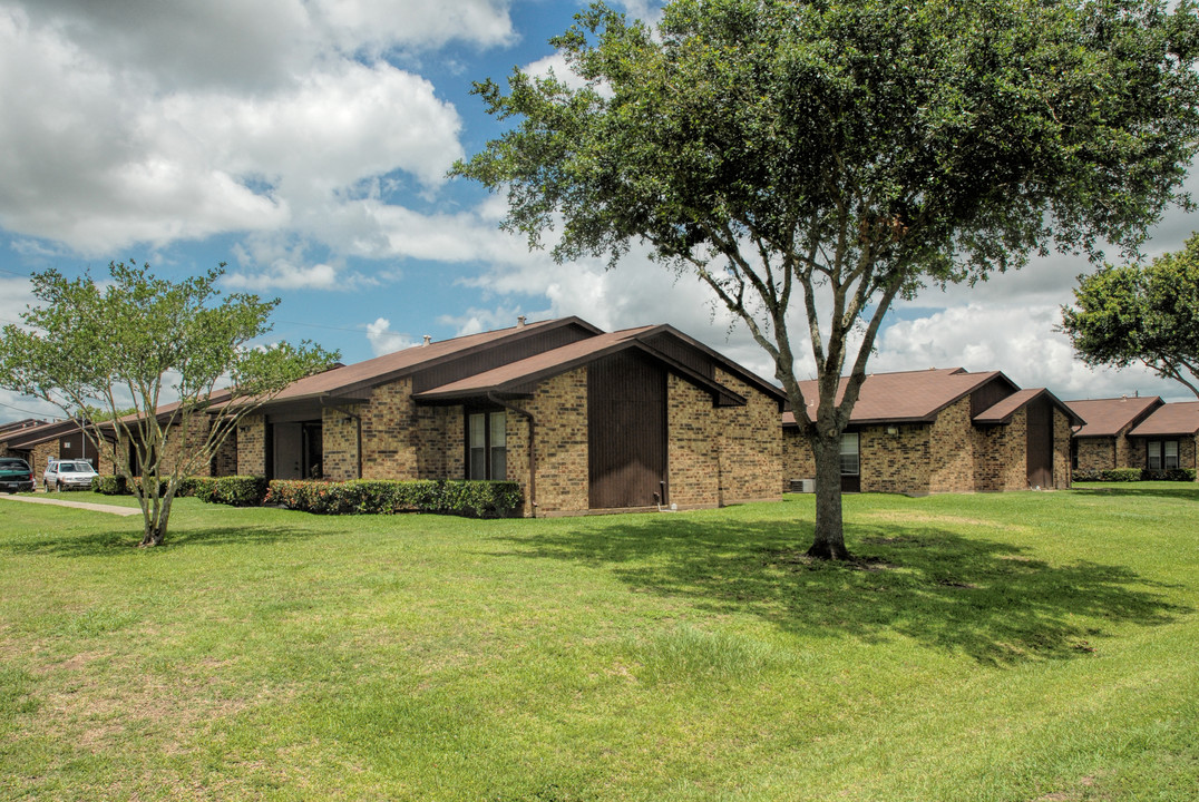 Orchard Park Apartments in Angleton, TX - Building Photo