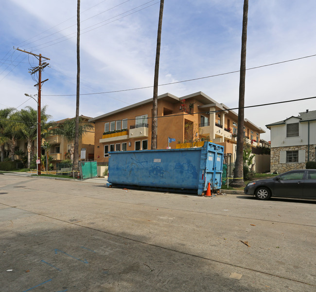 2020 Dracena Dr in Los Angeles, CA - Foto de edificio - Building Photo