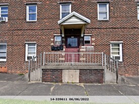 1013 Washington Ave in Girard, OH - Building Photo