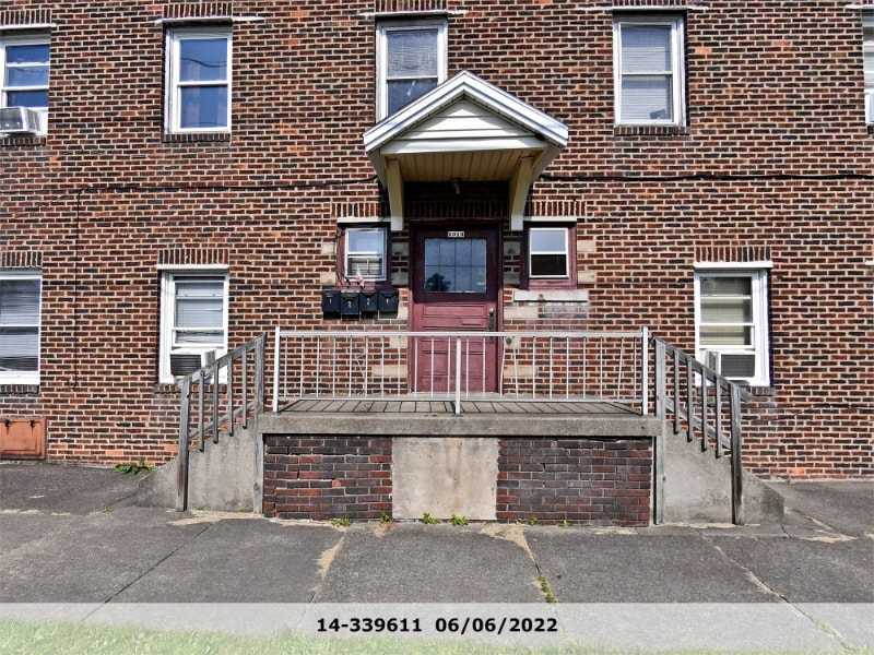 1013 Washington Ave in Girard, OH - Foto de edificio