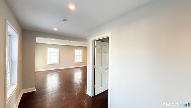 271 Seaside Ave in Stamford, CT - Building Photo - Building Photo