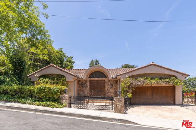 15401 Brownwood Pl in Los Angeles, CA - Building Photo - Building Photo