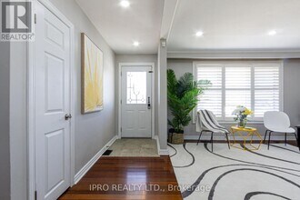 529 Trudale Ct in Oakville, ON - Building Photo - Building Photo