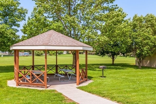 240 S James St in Grimes, IA - Building Photo - Building Photo