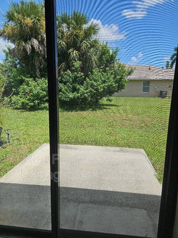 717 Nicholas Pkwy W in Cape Coral, FL - Building Photo - Building Photo