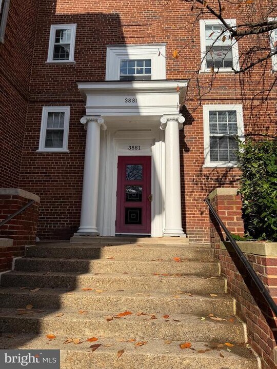 3881 Porter St NW in Washington, DC - Building Photo