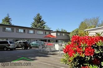 Hidden Village Apartment Homes in Milwaukie, OR - Building Photo - Building Photo