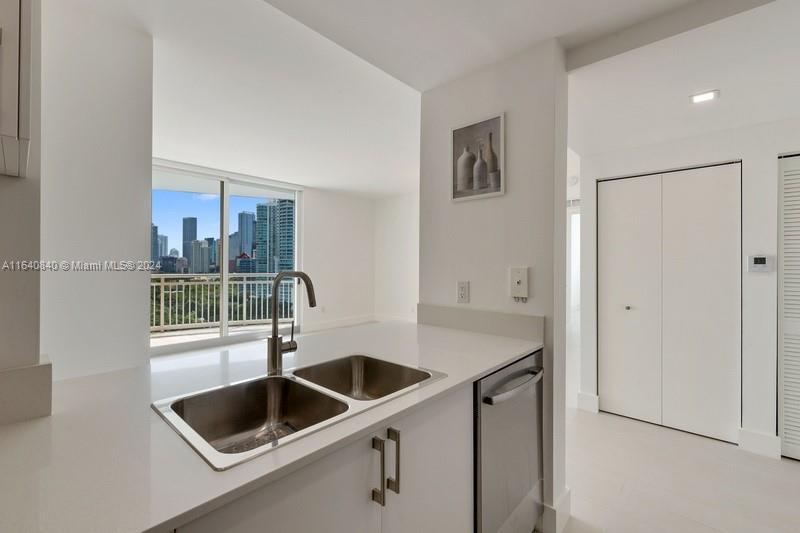 2475 Brickell Ave, Unit 1606 in Miami, FL - Building Photo