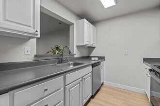 Centrepointe Apartments in Everett, WA - Building Photo - Building Photo