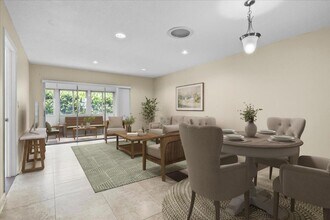 374 Bennington Ln in Greenacres, FL - Building Photo - Building Photo