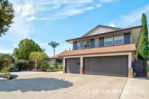 700 S Yorba St in Orange, CA - Building Photo