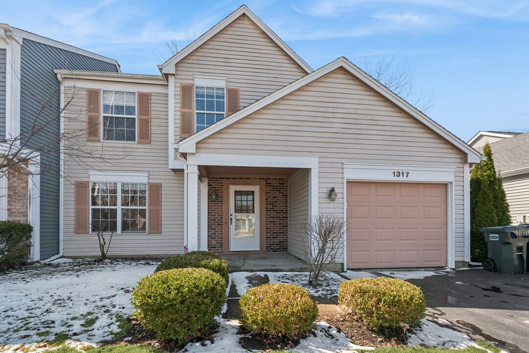 1317 Spalding Dr in Mundelein, IL - Building Photo