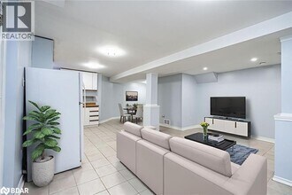 66 Carley Crescent in Barrie, ON - Building Photo - Building Photo