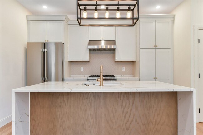 36 McKone St in Boston, MA - Foto de edificio - Building Photo