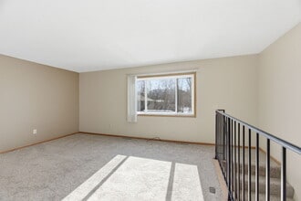 Griffin Court Apartments in St. Paul, MN - Building Photo - Building Photo