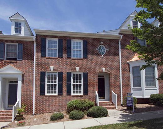 204 Brookgreen Dr in Chapel Hill, NC - Building Photo