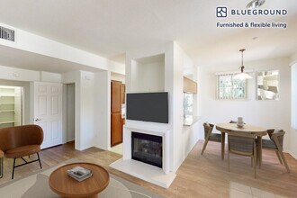 29128 Oak Creek Ln in Agoura Hills, CA - Building Photo - Building Photo