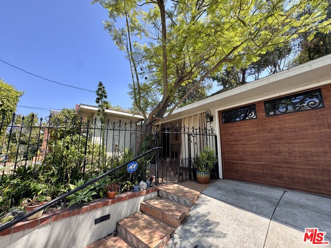 7756 Torreyson Dr in Los Angeles, CA - Building Photo - Building Photo