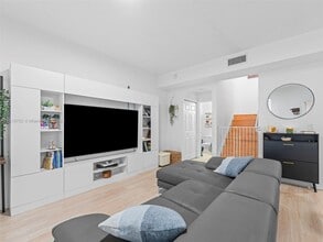 11411 NW 60th St in Doral, FL - Building Photo - Building Photo