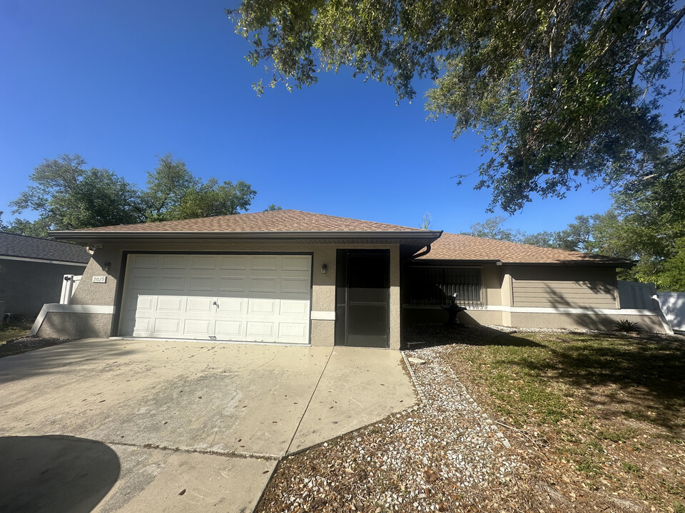 2029 Lake View Blvd in Port Charlotte, FL - Building Photo