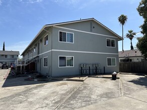 Gilbert Avenue Apartments in Oakdale, CA - Building Photo - Building Photo