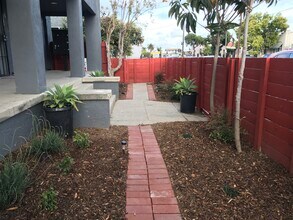 1151 E 15th st in Long Beach, CA - Foto de edificio - Building Photo