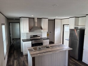 4708 Gibson Rd in Ocean Springs, MS - Foto de edificio - Building Photo