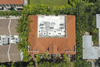 Villas at Santander in Coral Gables, FL - Building Photo - Building Photo