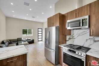 19545 San Jose St in Los Angeles, CA - Foto de edificio - Building Photo