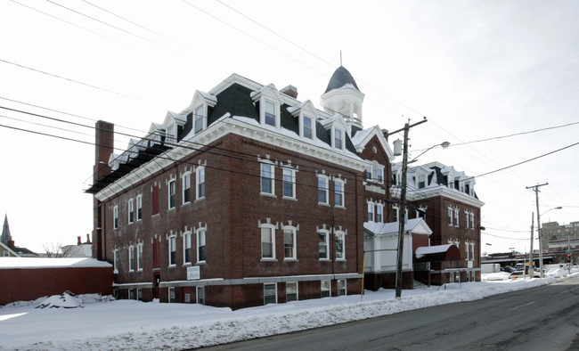 Healy Terrace Apartments in Lewiston, ME - Foto de edificio - Building Photo